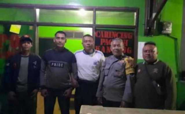 Bhabinkamtibmas Wilayah Hukum Polsek Ciawi  Polres Bogor Giat Cooling Sistem  Cek Pos Kamling Beri Pesan Kamtibmas Ajak Jaga Kondusifitas Cegah Kriminalitas.