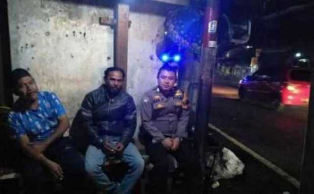 Bhabinkamtibmas Wilayah Hukum Polsek Cijeruk Giat Cooling Sistem  Sambangi Satkamling Sampaikan Pesan Kamtibmas Ajak Jaga Kondusifitas Cegah Kriminalitas.