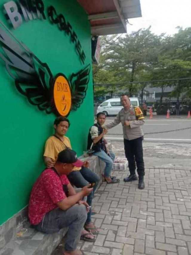 Bhabinkamtibmas Wilayah Hukum Polsek Megamendung Desa Cipayung Girang Giat Cooling Sistem Laksanakan Patroli Kamtibmas Beri Himbauan Ajak Jaga Kondusifitas Cegah Kriminalitas.