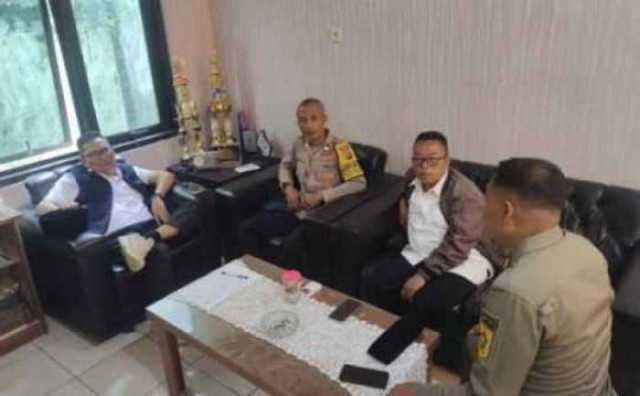 Bhabinkamtibmas Wilayah Hukum  Polsek CSR Polres Bogor Giat Cooling Sistem Sambang Beri Pesan Kamtibmas Ajak Jaga Kondusifitas Cegah Kriminalitas.