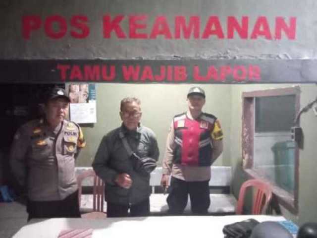 Bhabinkamtibmas Polsek Cujeruk Sambangi Satkamling dan Sampaikan Pesan Kamtibmas.