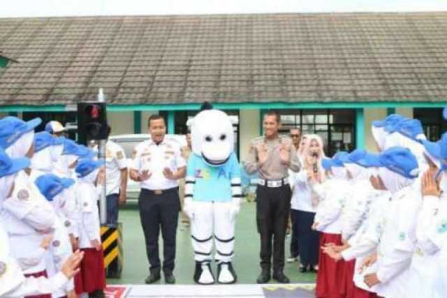 Edukasi Sejak Dini, Dishub Bersama Polres Tangsel Kenalkan Keselamatan Lalu Lintas ke Anak SD dan TK