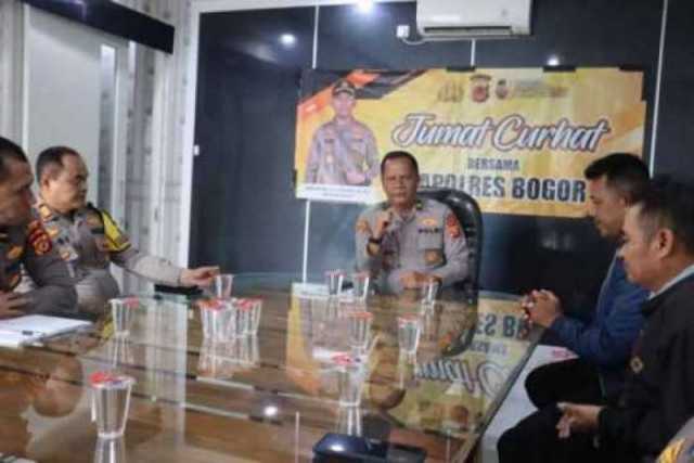 Polres Bogor Gelar Jumat Curhat, Dengarkan Warga Sampaikan Keluhan Kamtibmas Dan Soal Jalan Berlubang.