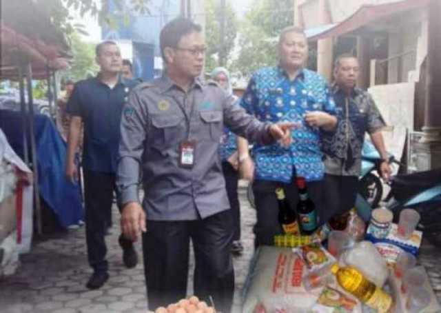 Pemerintah Kabupaten OKU Timur Melakukan Pemantauan Pasar Martapura Jelang Ramadhan 1446 H