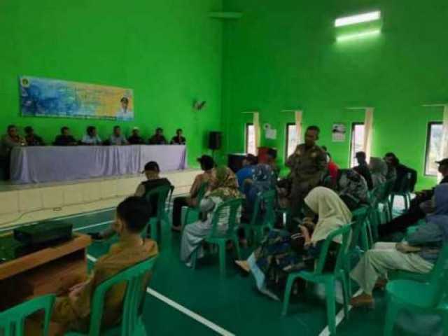Sinergitas TNI-POLRI Bersama Perangkat Pemerintahan Desa Turut Serra Giat Musdes (RPJMDes) Di Kantor Desa Cibitung Kulon, Beri Himbauan Ajak Jaga Kamtibmas Selama Bulan Suci Ramadhan 1446 H Cegah Gangguan Kamtibmas.