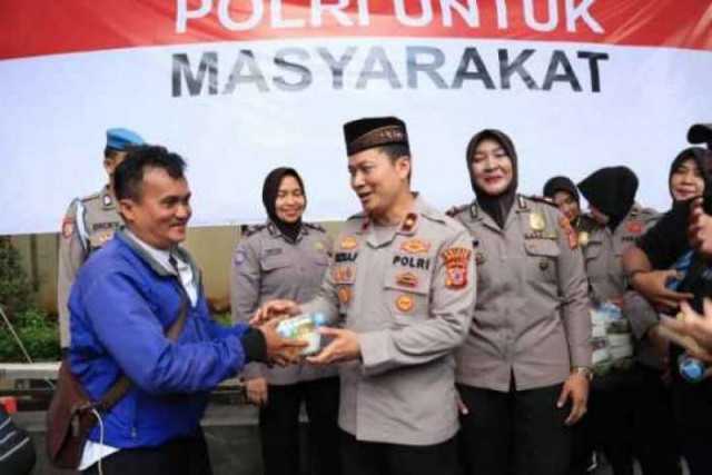 Polres Bogor Bersama Awak Media Berbagi Takjil, Dilanjut Berbuka Puasa Bersama Kapolri/Wakapolri Melalui Sarana Zoom Meeting, Tema "Sebagai Wujud Polri Untuk Masyarakat " Dibulan Suci Ramadhan 1446 H.