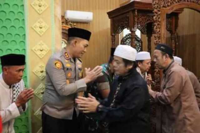 Bentuk Jalinan Silahturahmi Jajaran Polres Bogor Dan Masyarakat, Kapolres Bogor Giat Sholat Taraweh Bersama.