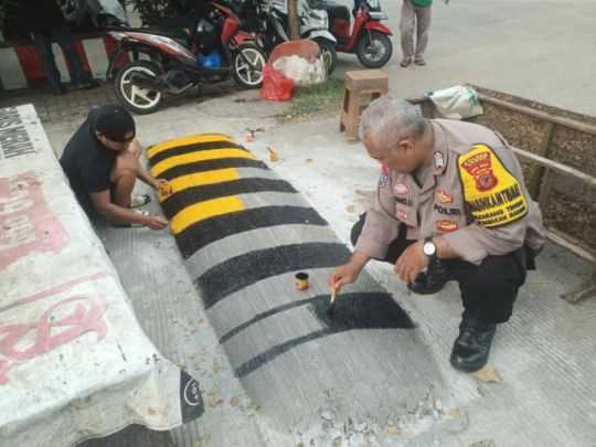 Bhabinkamtibmas Wilayah Hukum Polsek Babakan Madang Polres Bogor Giat Cooling Sistem Jalin Kedekatan Warga Binaan Beri Pesan Ajak Jaga Kondusifitas Cegah Gangguan Kriminalitas.