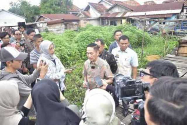 Wali Kota Palembang Ratu Dewa Bangun Kembali Dua Rumah Warga dengan Dana Pribadi