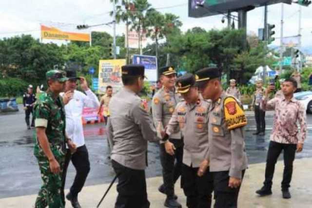 Kapolda Jawa Barat Bersama Kapolres Bogor Tinjau Langsung Kesiapan Personil Dan Pos Pengamanan Lebaran Di Gadog.