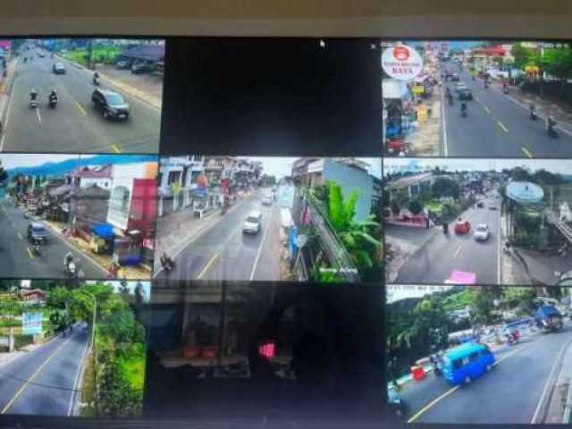 Kapolres Bogor Lakukan Pemantuan Arus Lalu Lintas Jalur Puncak Terpantau Ramai Lancar Kondusif.
