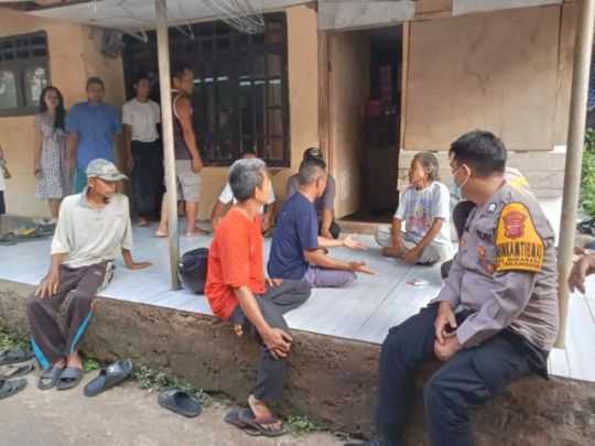 Bhabinkamtibmas Wilayah Hukum Polsek Tanjungsari Giat Cooling Sistem Sambang Warga Sekaligus Monitoring Beri Himbauan Ajak Jaga Kondusifitas Cegah Gangguan Kamtibmas.