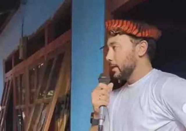 Asisten Pelatih Timnas Denny Landzaat Mudik ke Maluku dan Pidato dalam Bahasa Indonesia