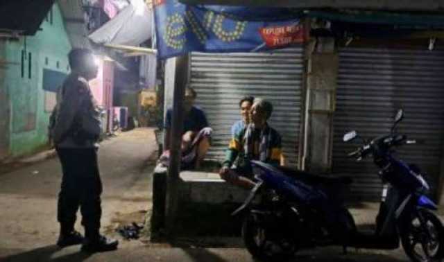 Bhabinkamtibmas Polsek Ciampea Monitoring Kontrol Petugas Ronda Sampaikan Pesan Ajak Jaga Kondusifitas.