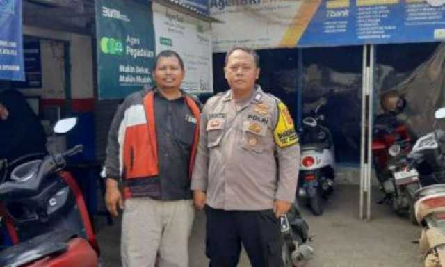 Bhabinkamtibmas Wilayah Hukum Polsek Parung Panjang Monitoring Sambang Warga Ajak Jaga Kondusifitas Cegah Gangguan Kriminalitas Jalanan.