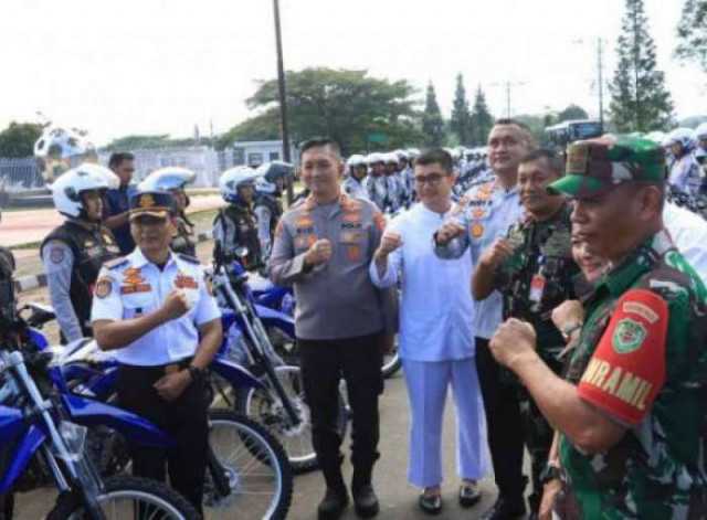 Kapolres Bogor AKBP Rio Wahyu Anggoro Bersama Bupati Dan Forkopimda Tinjau Pelaksanaan Uji Berkala Kendaraan Bermotor Keliling Oleh Dinas Perhubungan.