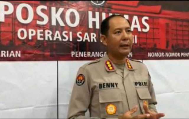 Personel Berjalan Kaki Sisir Daratan Dalam Pencarian Iptu Tomi Samuel Marbun.