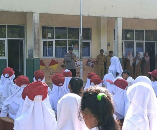 Polsek Babakan Madang Police Goes To School, Polri hadir beri himbauan Kamtibmas para guru dan siswa siswi untuk pencegahan aksi tawuran dan jauhi Narkoba