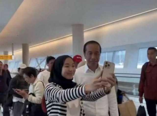 Tiba di Bandara Soetta dari Vatikan, Jokowi "Diserbu" Warga