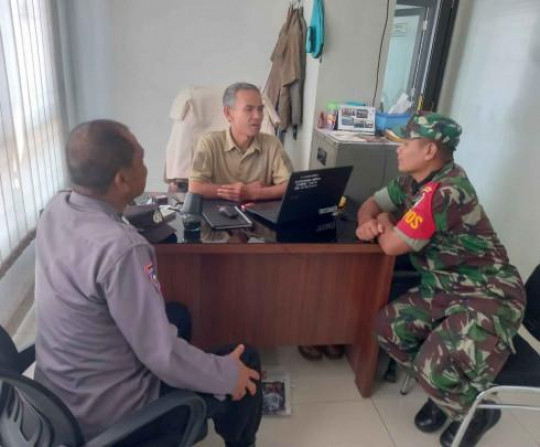 Sinergitas TNI-POLRI Wilayah Hukum Polsek Dramaga Polres Bogor Sambang Ke Kantor Satpol PP Dialog Ajak Jaga Kondusifitas Cegah Gangguan Kamtibmas.
