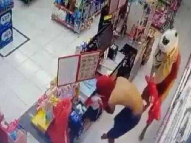 Viral! Kakak-Beradik Gasak Ratusan Bungkus Rokok di Minimarket
