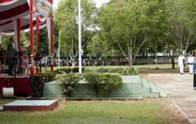 Bupati OKU Timur Jadi Pembina Upacara Peringatan Hardiknas Berlangsung Khidmat