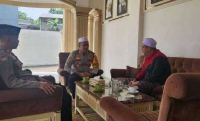 Kapolsek Ciawi bersama Kanit Binmas Anjangsana Kamtibmas Kepada Tokoh Agama Pimpinan Majelis Burdah Miftahusalamah & Pimpinan Majlis Jasatul Mustofa Wilayah Desa Banjarsari