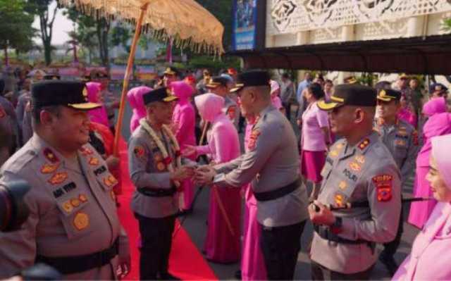 Kapolres Bogor Hadiri Acara Penyambutan Kapolda Jabar Irjen Pol Rudi Setiawan dan Pelepasan Komjen Pol Dr. Akhmad Wiyagus Secara Khidmat.