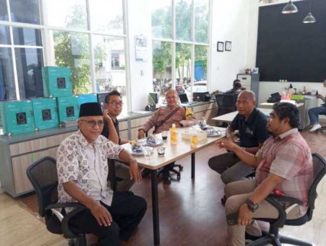 Bhabinkamtibmas Wilayah Hukum Polsek Parungpanjang Sambang Warga Berikan Pesan Kamtibmas.