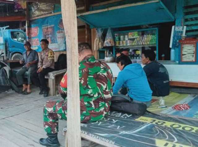 Bersinergi Bhabinkamtibmas Polsek Parung dan Babinsa Koramil 0621/22 beri himbauan Kamtibmas kepada warga.