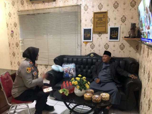 Kapolsek Dramaga Laksanakan Jumat Curhat Dengarkan Keluh Kesah Aspirasi Warga Terkait Harkamtibmas Yang Terjadi Diwilayah Dramaga.