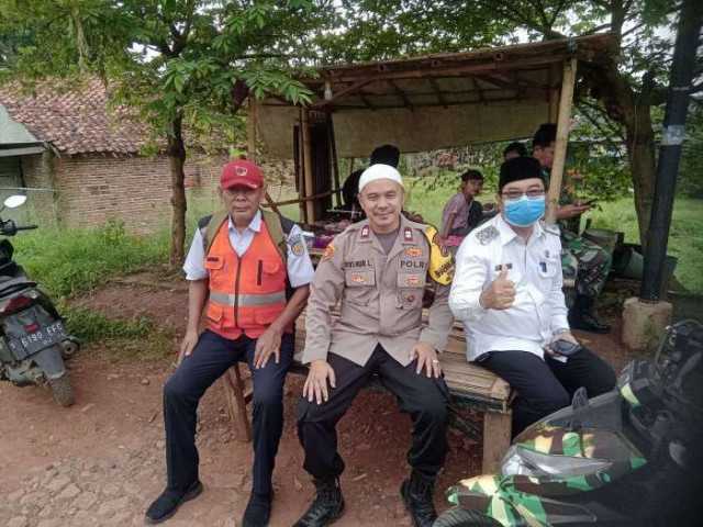 Dekatkan Diri dengan Masyarakat, Bhabinkamtibmas Parungpanjang Sambang Warga dan Sampaikan Pesan Kamtibmas.