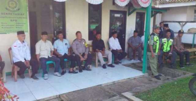 Bhabinkamtibmas Desa Mekarsari Polsek Rumpin Sambangi Warga dan Sampaikan Himbauan Kamtibmas.