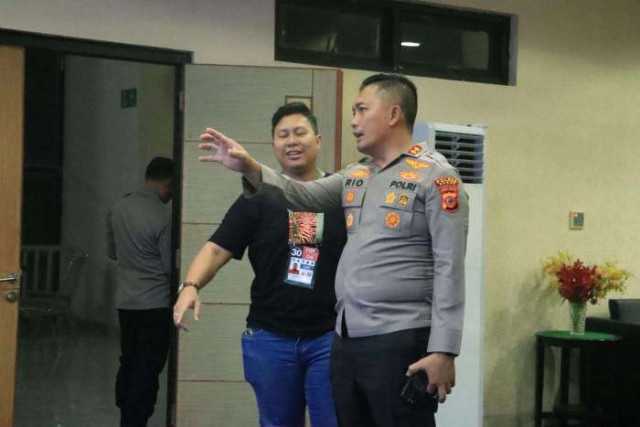 Kapolres Bogor AKBP Rio Wahyu Anggoro Tinjau Langsung Pengamanan Pertandingan Sepak Bola BRI Liga 1 di Stadion Pakansari.