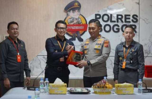Polres Bogor Terima Kuliah Kerja Profesi Peserta Didik Sespimmen Polri Dikreg ke-65 G.1 T.A. 2025 Disertai Kegiatan Sosial di Panti Asuhan dan Sentra Terpadu Intan Soeweno.