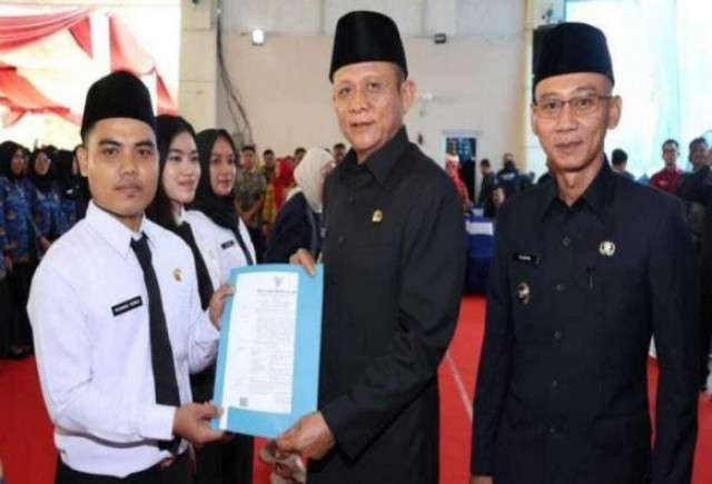 Bupati OKU Timur Lantik 1.512 ASN PPPK dan CPNS Formasi 2024