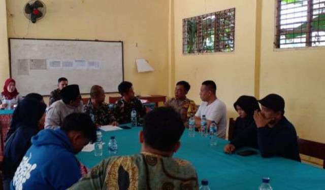 Bersinergi dengan TNI, Bhabinkamtibmas Polsek Parung Jalin Kedekatan dengan Warga Desa Binaan Sampaikan Pesan Kamtibmas
