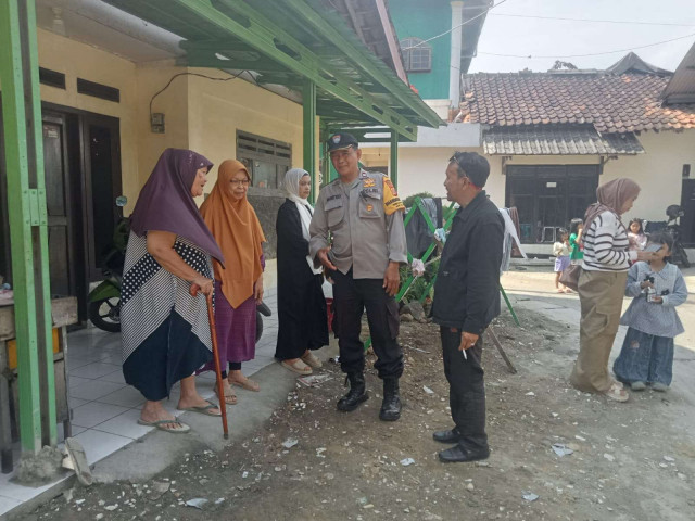 Bhabinkamtibmas Polsek Ciawi Anjangsana Kamtibmas, Perkuat Silaturahmi dan Keamanan Lingkungan.