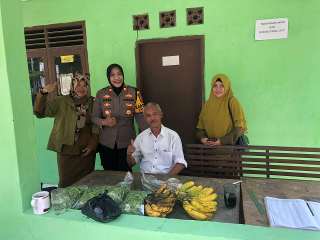 Kapolsek Dramaga Polres Bogor Giat Sambang Para Pelaku Usaha UMKM di Desa Sinarsari Kecamatan Dramaga.