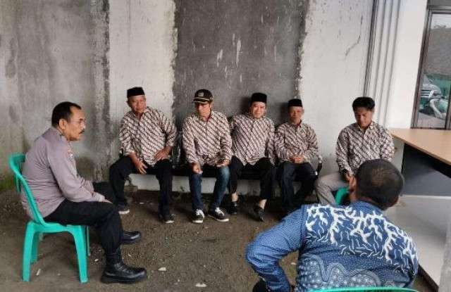 Bhabinkamtibmas Polsek Parungpanjang Polres Bogor Polda Jabar Sambang dan Beri Himbauan Kamtibmas Kepada Warga.