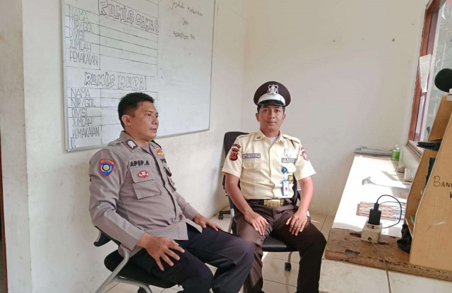 Bhabinkamtibmas Polsek Cisarua Gelar Sambang Dialogis demi Ciptakan Kamtibmas Kondusif di Desa Citeko.