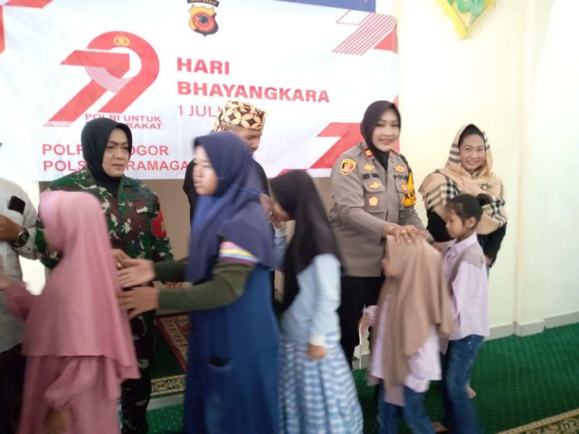 Kapolsek Dramaga Laksanakan Kegiatan Tasyakuran Dan Santunan Anak Yatim Dalam Rangka HUT BHAYANGKARA KE 79 , Undang Forkompicam Kecamatan Dramaga Tingkatkan Sinergitas.