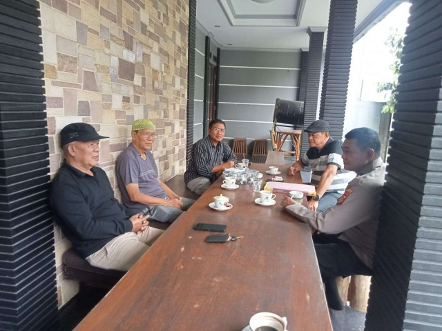 Bhabinkamtibmas Polsek Ciawi Anjangsana Kamtibmas ke Tokoh dan Warga Desa Bitungsari.