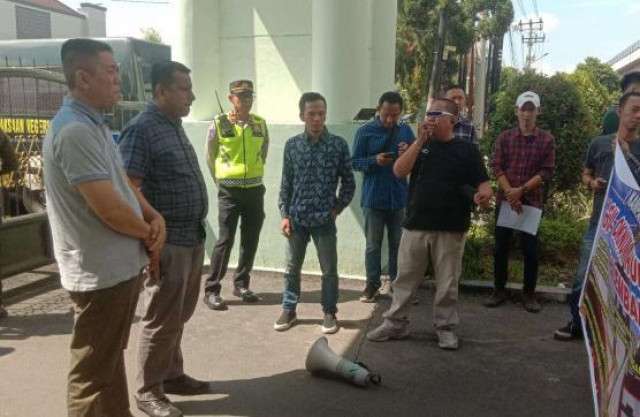Diduga Korupsi, Koalisi Aksi Masyarakat Peduli Palembang Desak Kajari Panggil Oknum Kabag Persidangan DPRD Kota Insial I