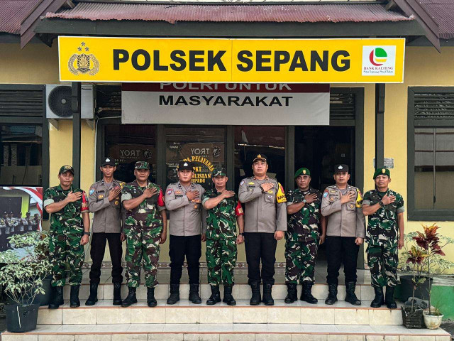 Silahturahmi Danramil 1016-03/Sepang Beri Ucapan HUT Bhayangkara ke-79 kepada Polsek Sepang.