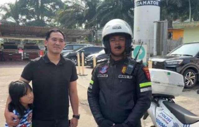 Satlantas Polres Bogor Laksanakan Pengawalan Darurat Ibu Hamil Di Tengah Pelaksanaan One Way.