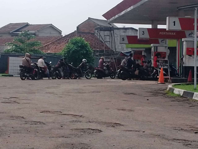 Terpegok Pengangsu BBM Subsidi di SPBU 34.16603 Leuwiliang.