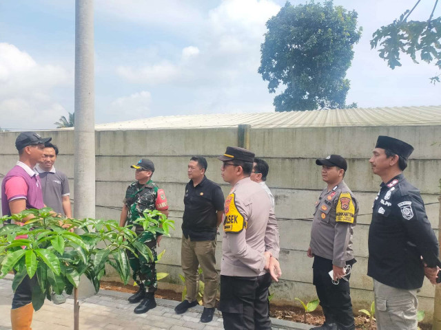 Sinergitas Tiga Pilar, Kapolsek Caringin Bersama Danramil dan Camat Gelar Patroli Dialogis Jaga Kamtibmas.