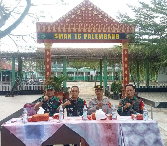 Babinsa Kelurahan Sako Berikan Pembekalan Wawasan Kebangsaan dan NAPZA pada MPLS SMAN 16 Palembang