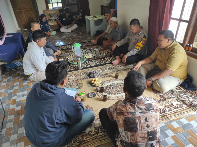 Bhabinkamtibmas Ciawi Gencarkan Sambang dan Himbauan Kamtibmas ke Warga Bojongmurni.